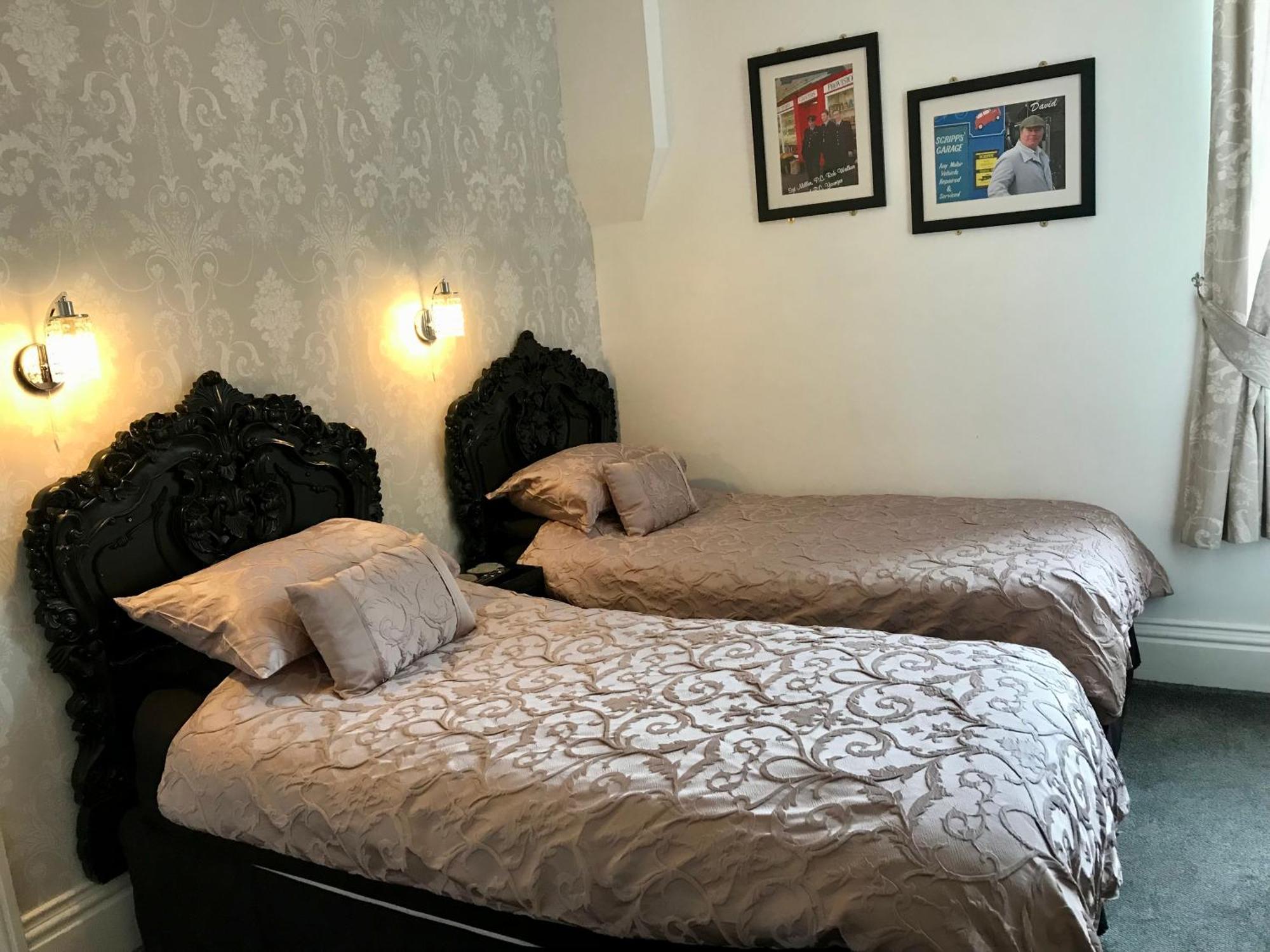 Norman Guest House With Free Parking Whitby Ngoại thất bức ảnh